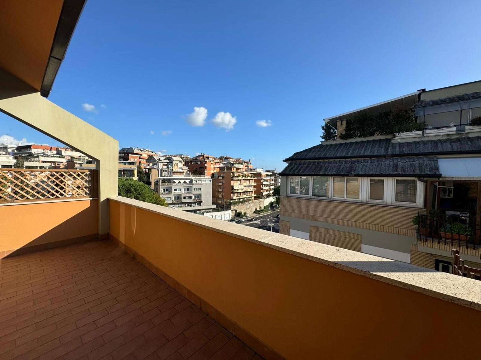 Apartment Bright And Residential With Terrace *