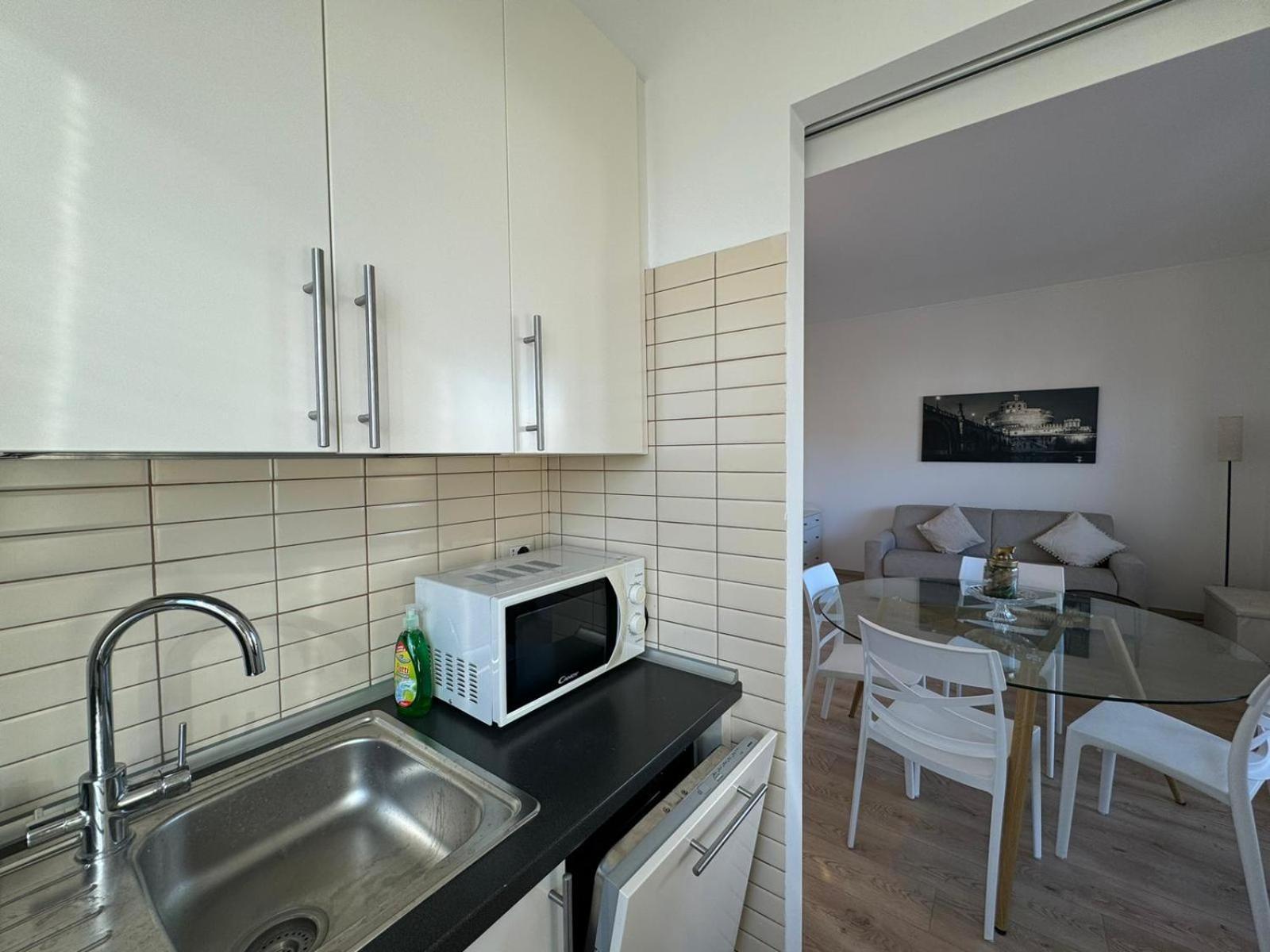 Apartment Bright And Residential With Terrace Rom