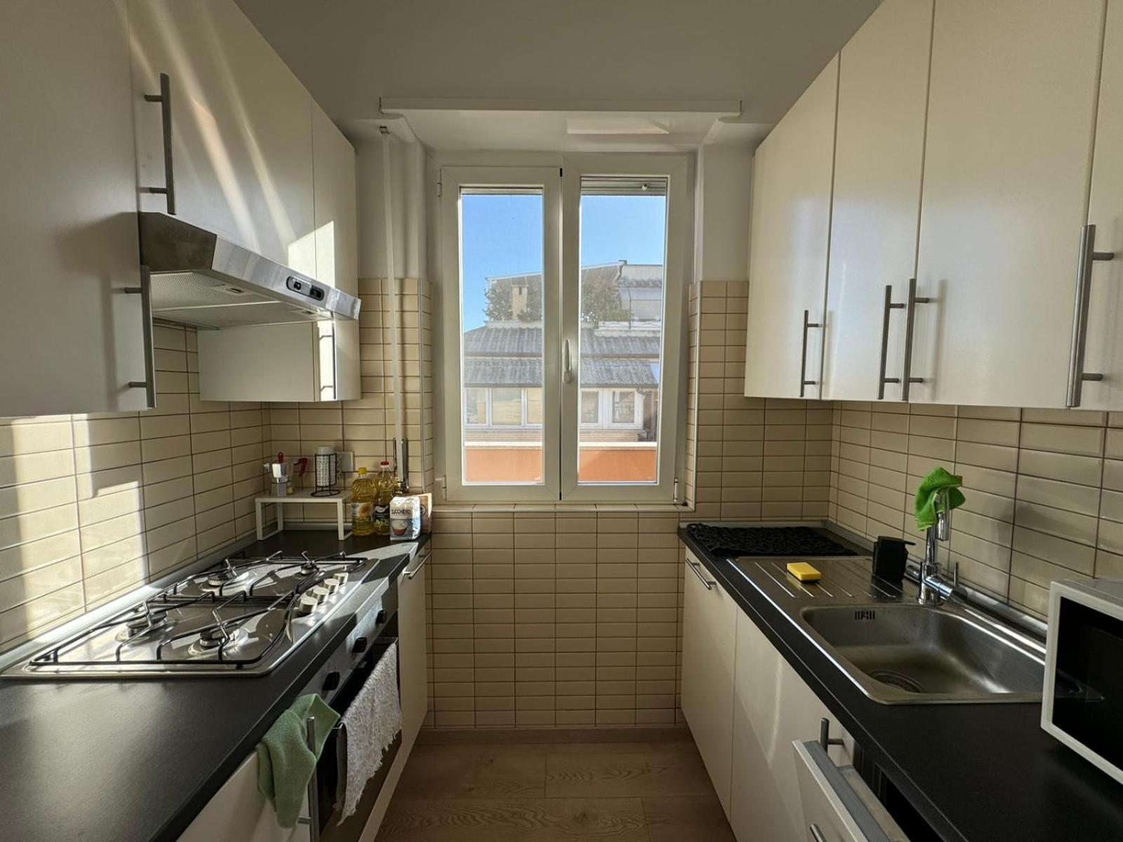Apartment Bright And Residential With Terrace Rom