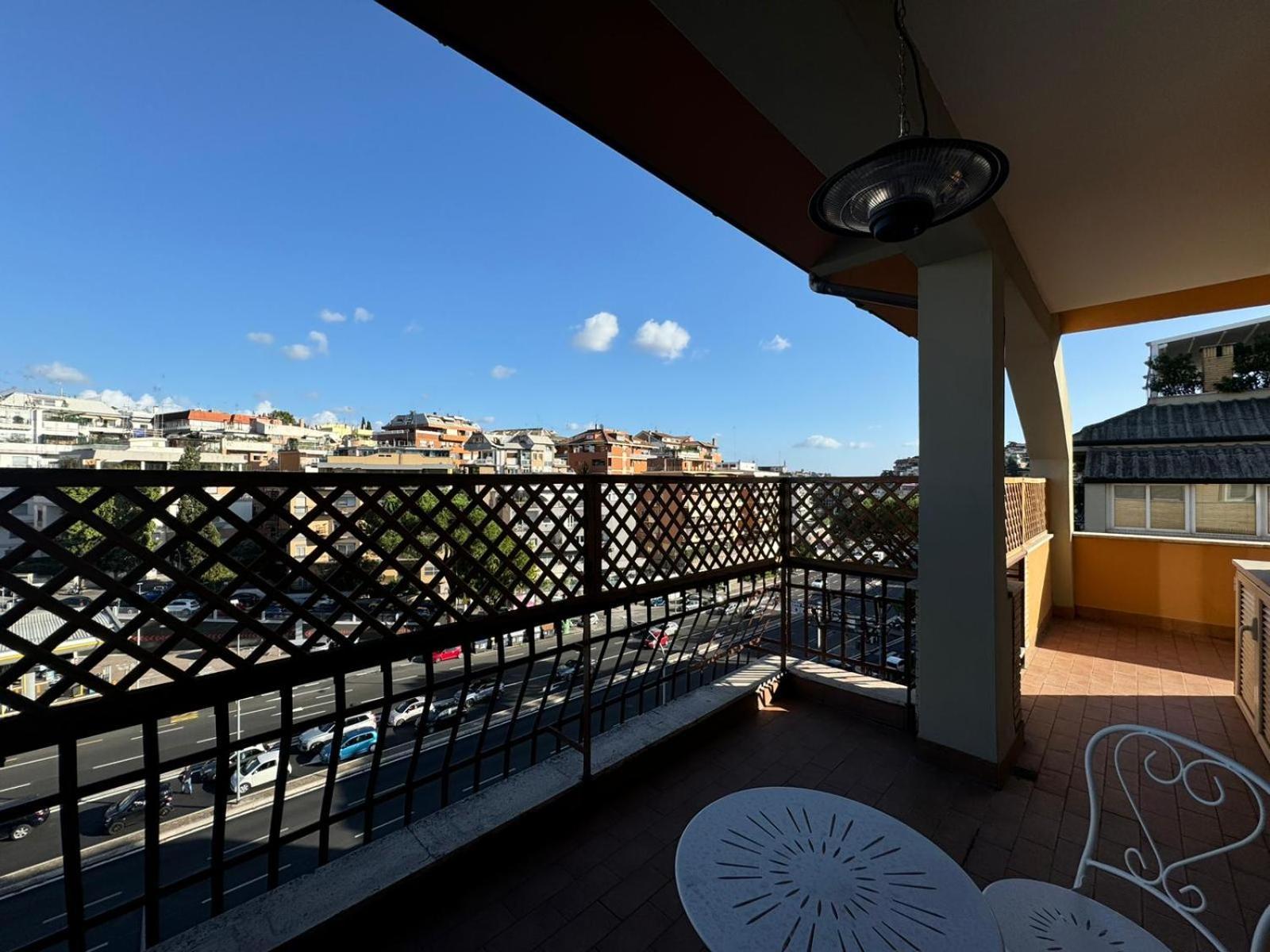 Apartment Bright And Residential With Terrace *