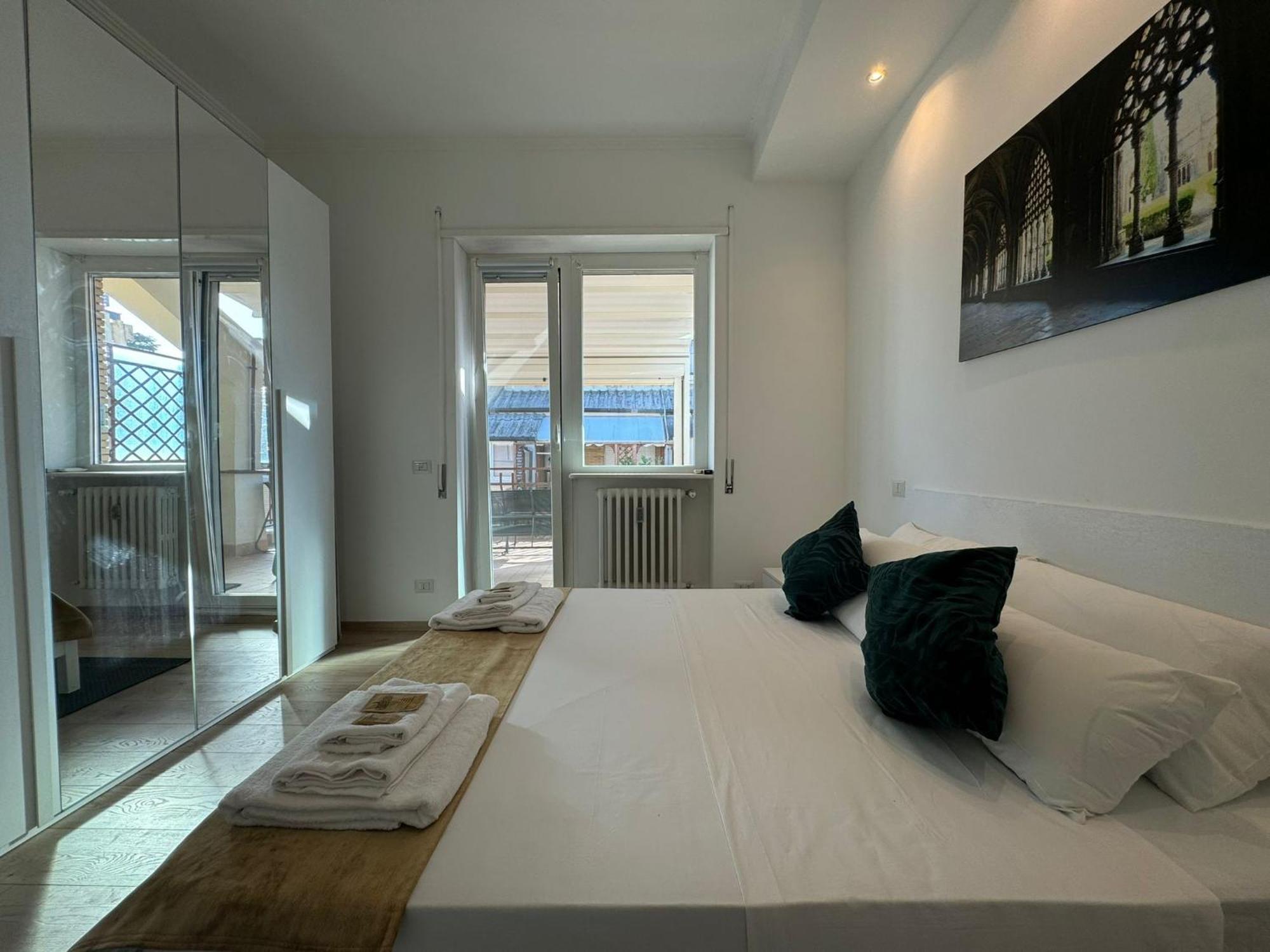Bright And Residential With Terrace Apartment Rom