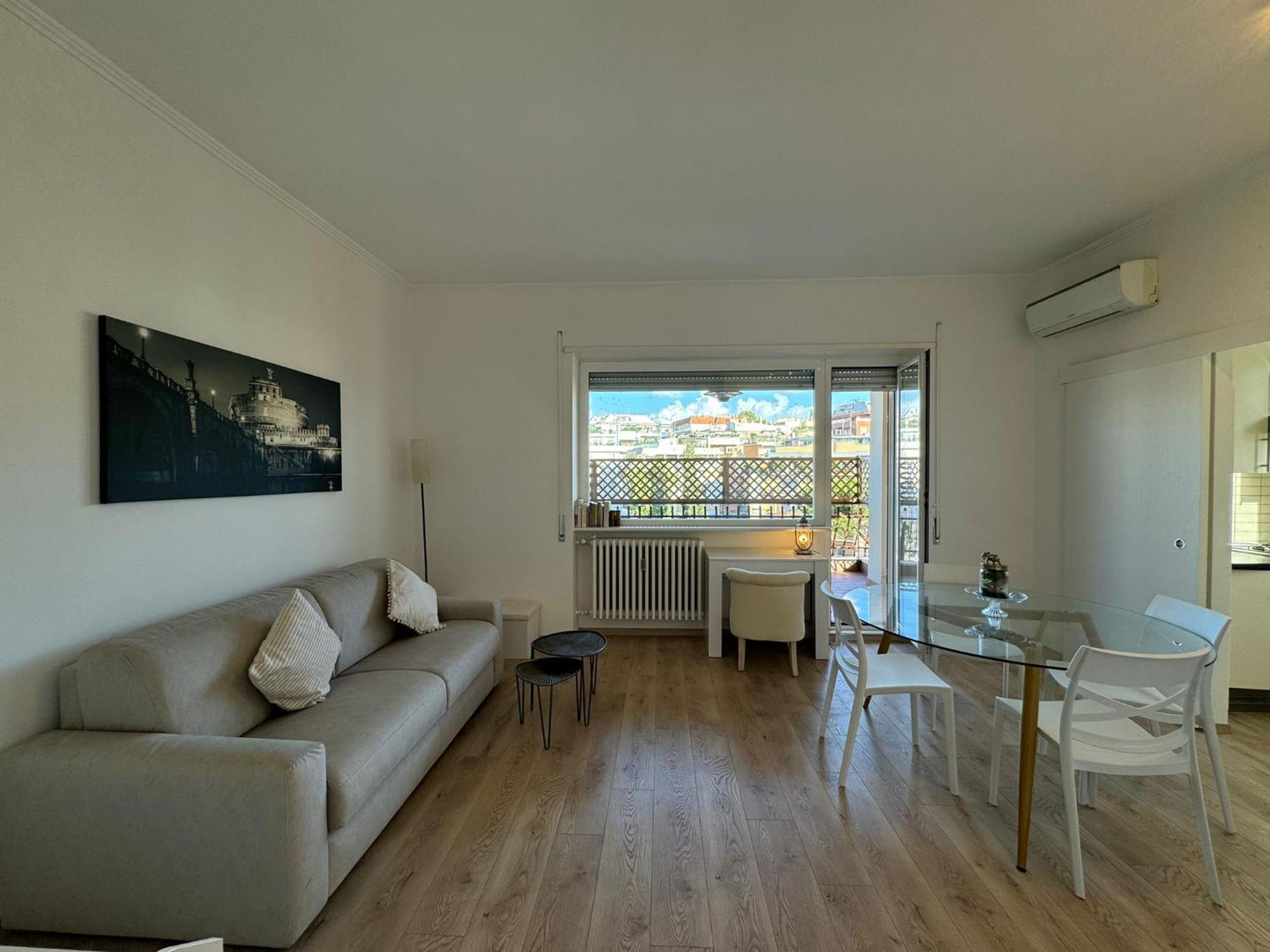 Bright And Residential With Terrace Rom