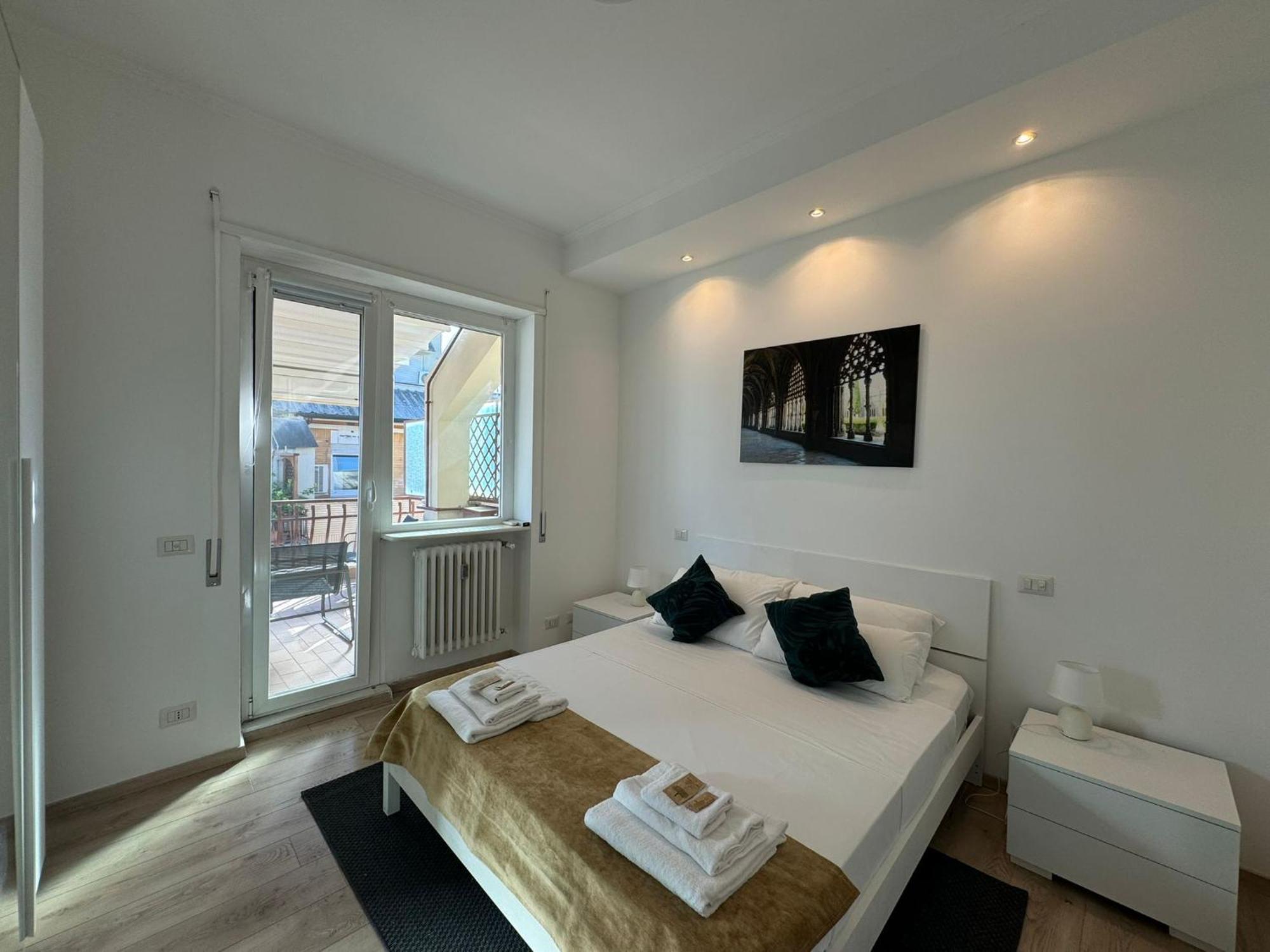 Bright And Residential With Terrace * Rom