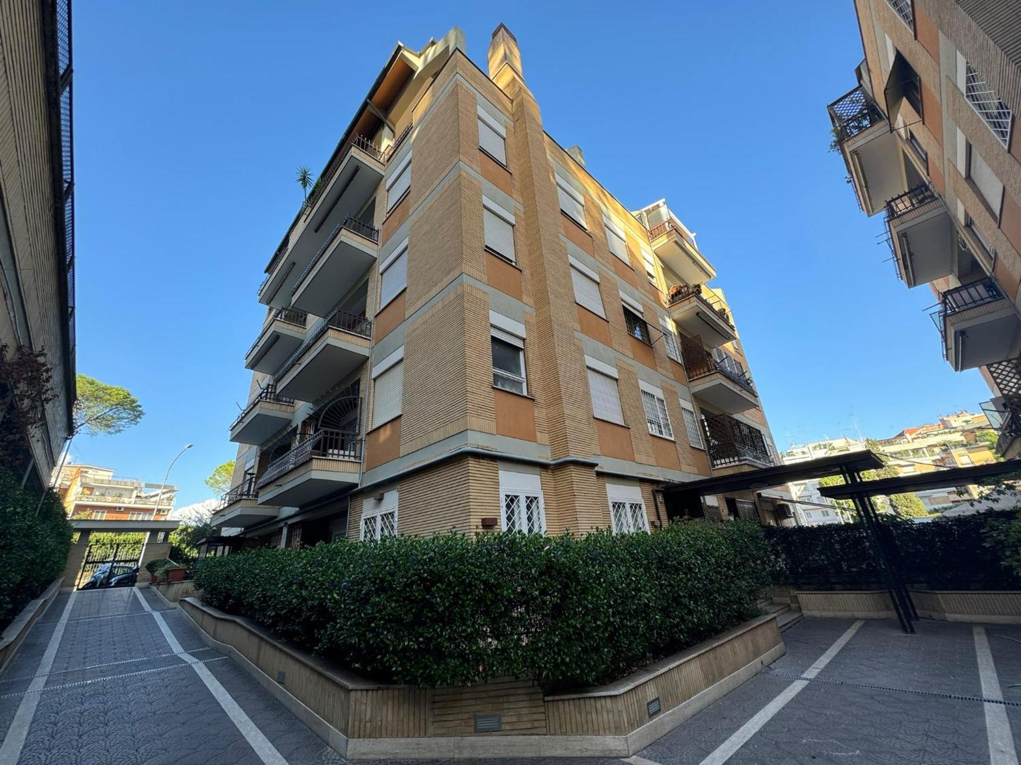 Bright And Residential With Terrace Apartment *