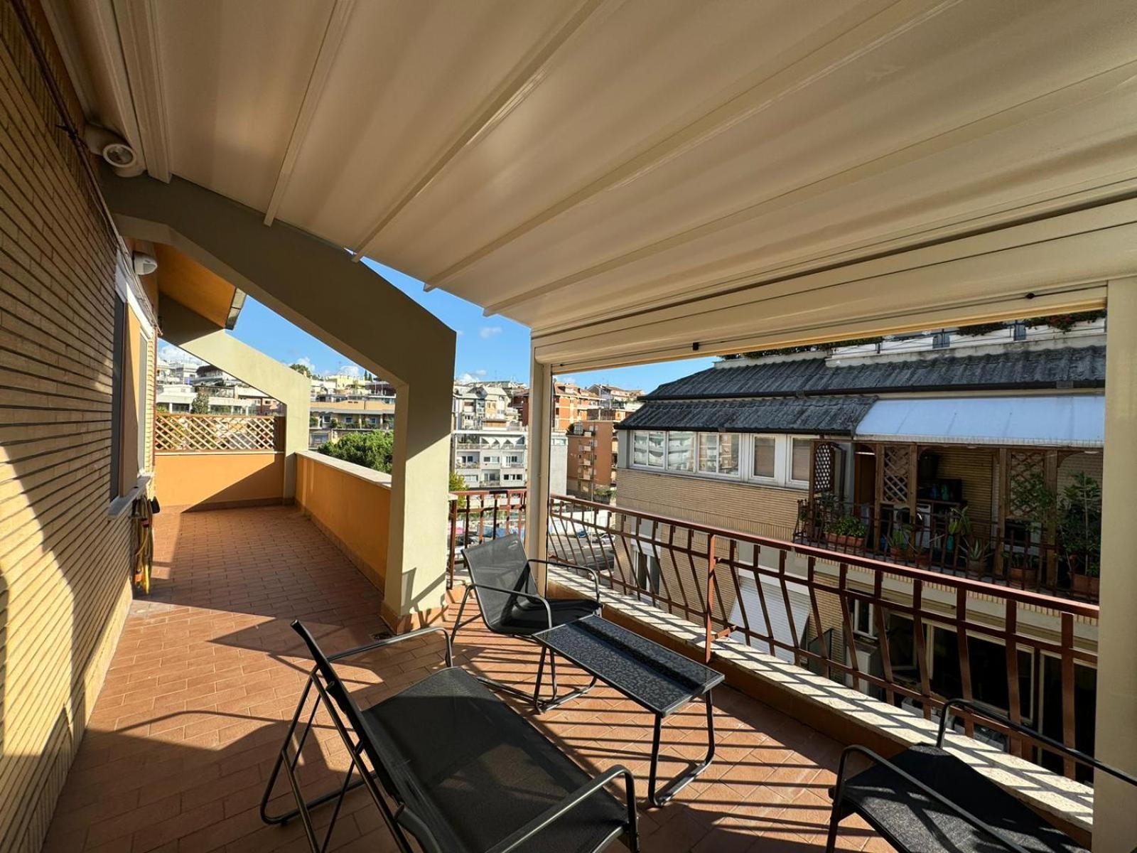 Bright And Residential With Terrace Rom